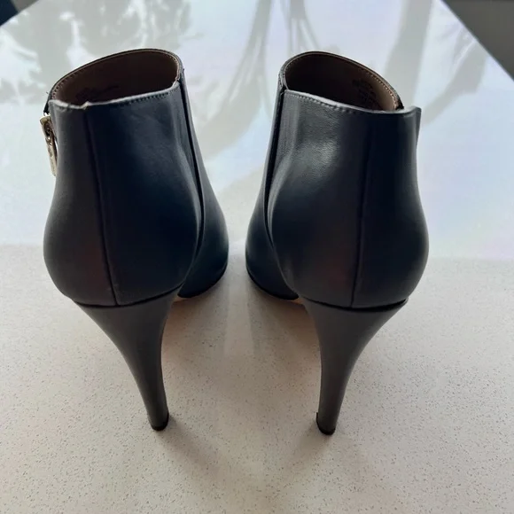 Isolá Madras Mauve Grey Heels (9.5) - Picture 3 of 4